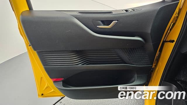 Hyundai Staria 2025 — Photo 11/33