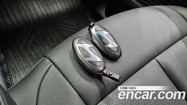 Hyundai Staria 2025 — Photo 17/33