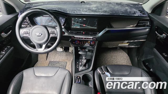 Kia Niro 2021 — ფოტო 7/20