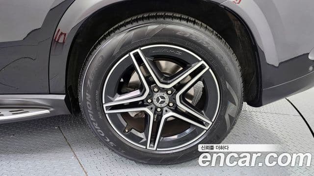 Mercedes-Benz GLE-Class 2021 — Photo 30/34