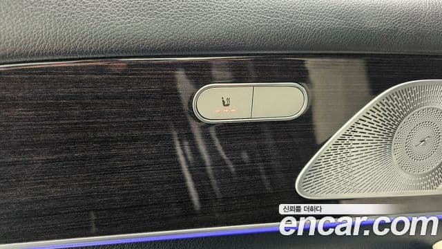 Mercedes-Benz GLE-Class 2021 — Photo 16/34