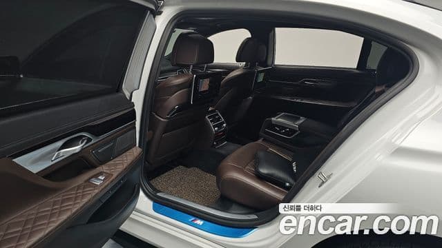 BMW 7 Series 2020 — ფოტო 11/20