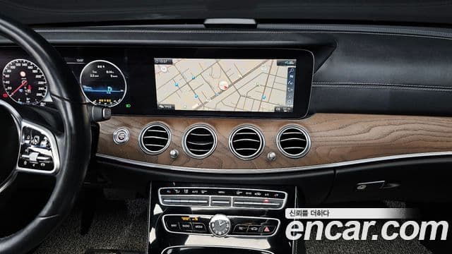 Mercedes-Benz E-Class 2020 — Фото 12/20