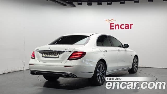 Mercedes-Benz E-Class 2020 — Фото 1/20