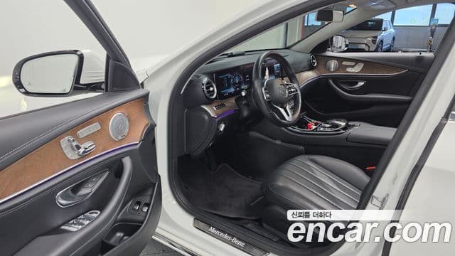 Mercedes-Benz E-Class 2020 — Фото 8/20