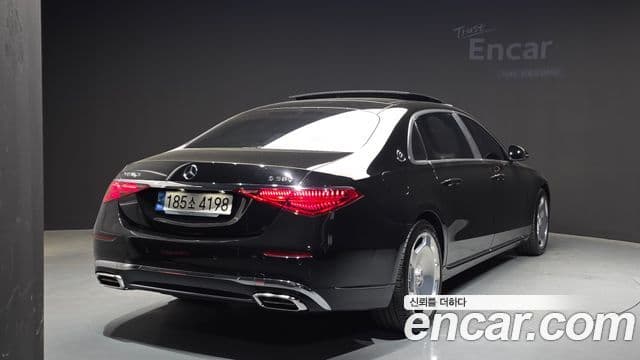 Mercedes-Benz S-Class 2022 — Photo 8/35