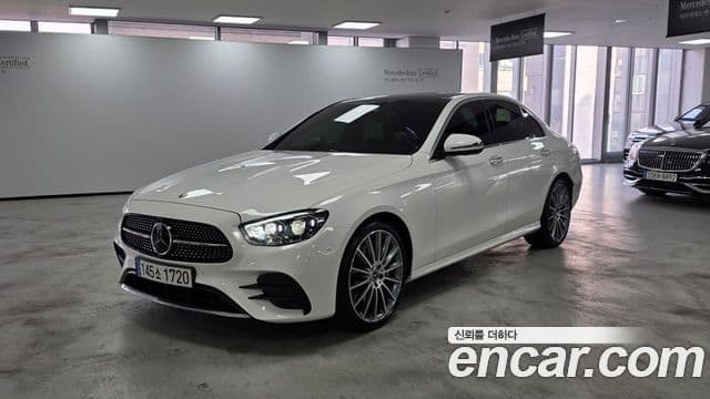 Mercedes-Benz E-Class 2022 — Photo 1/20