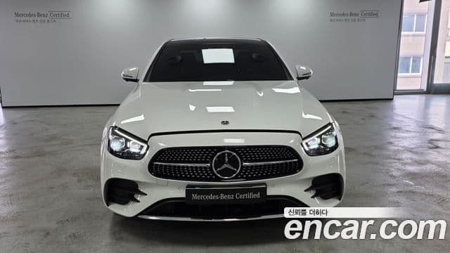 Mercedes-Benz E-Class 2022 — Photo 11/20