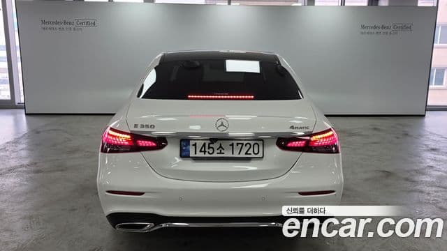 Mercedes-Benz E-Class 2022 — Photo 18/20