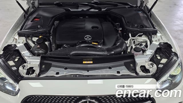 Mercedes-Benz E-Class 2022 — Photo 19/20