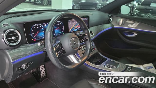 Mercedes-Benz E-Class 2022 — Photo 13/20