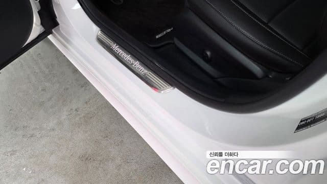 Mercedes-Benz E-Class 2022 — Photo 9/20