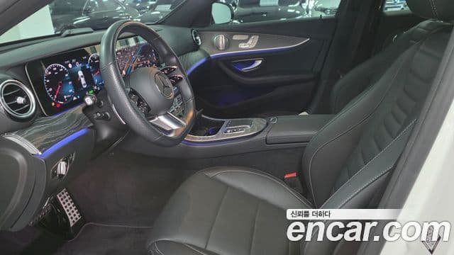Mercedes-Benz E-Class 2022 — Photo 15/20