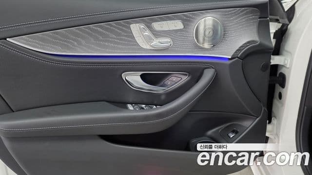 Mercedes-Benz E-Class 2022 — Photo 12/20