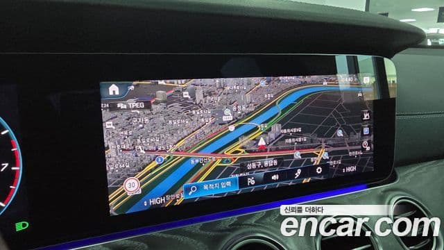 Mercedes-Benz E-Class 2022 — Photo 7/20