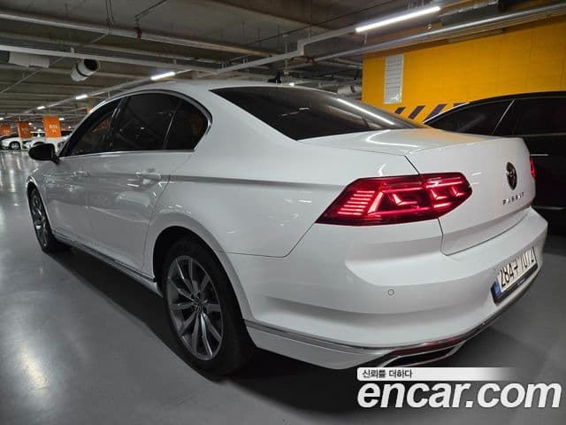 Volkswagen Passat GT 2022 — ფოტო 4/14