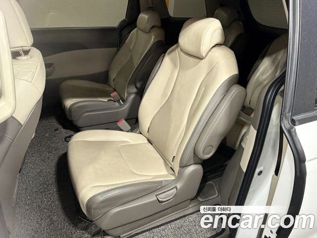 Kia Carnival 2021 — фото 6 из 15
