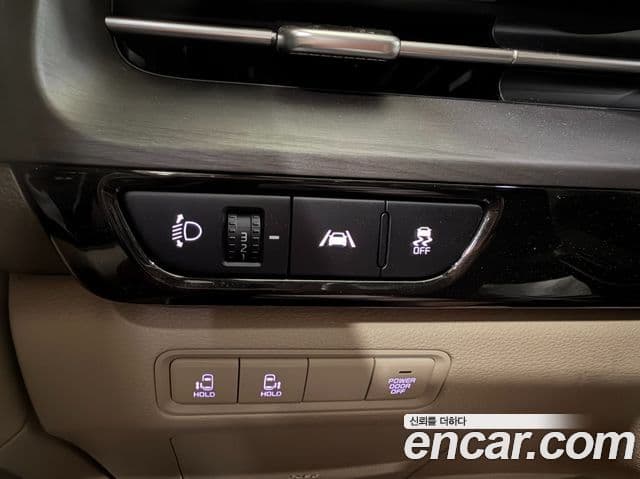 Kia Carnival 2021 — фото 11 из 15
