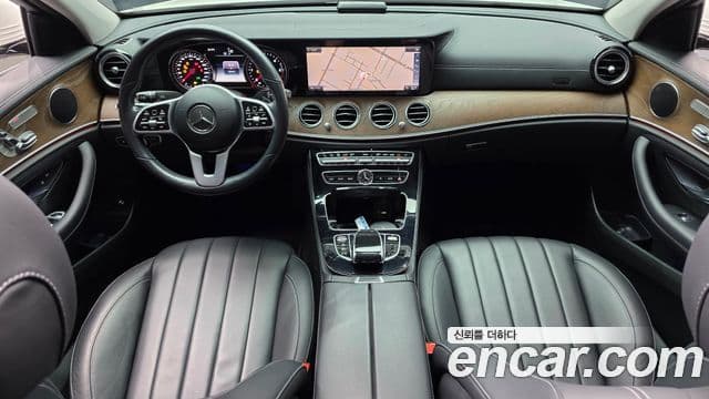 Mercedes-Benz E-Class 2019 — ფოტო 7/20