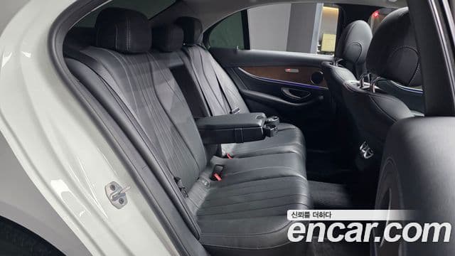 Mercedes-Benz E-Class 2019 — фото 12 из 20