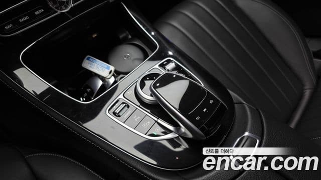 Mercedes-Benz E-Class 2019 — ფოტო 18/20