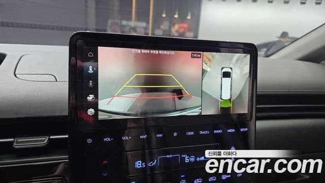 Hyundai Staria 2023 — Фото 17/20