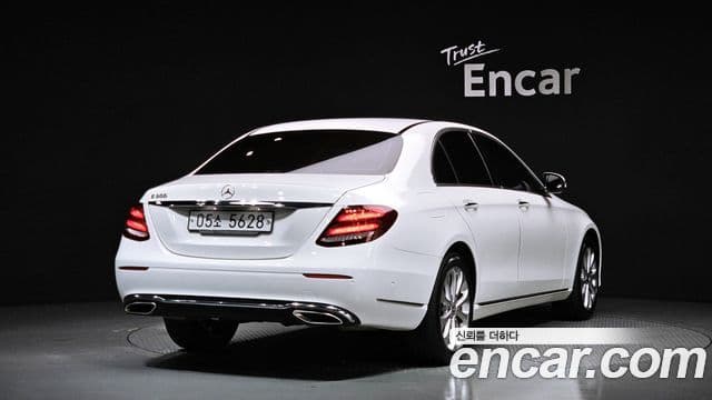 Mercedes-Benz E-Class 2018 — ფოტო 2/20