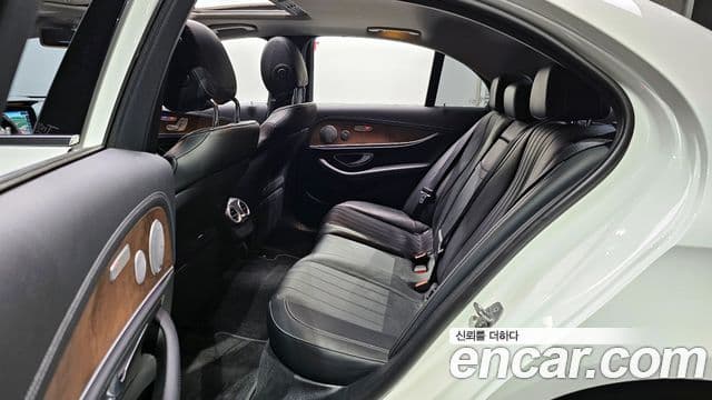 Mercedes-Benz E-Class 2018 — ფოტო 11/20