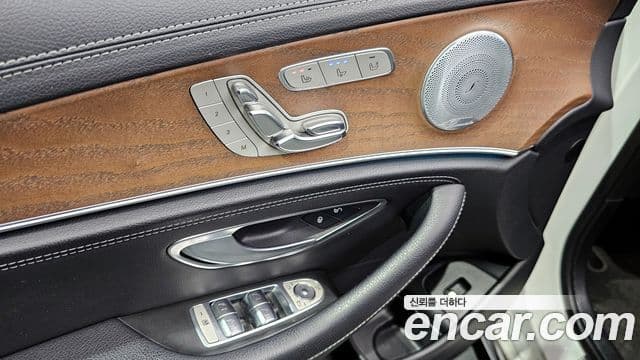 Mercedes-Benz E-Class 2018 — ფოტო 20/20