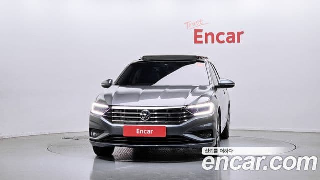 Volkswagen Jetta 2021 — ფოტო 2/20
