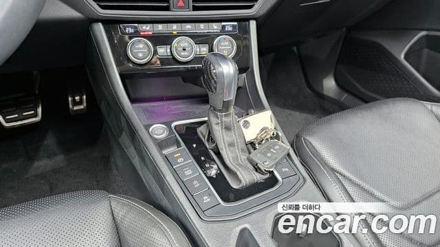 Volkswagen Jetta 2021 — ფოტო 8/20