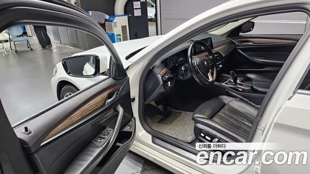 BMW 5 Series 2019 — Şəkil 10/20