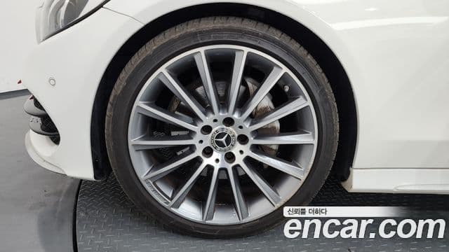 Mercedes-Benz C-Class 2018 — ფოტო 5/20
