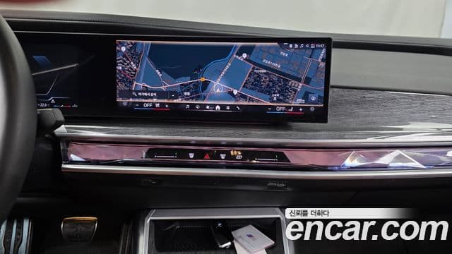 BMW 7 Series 2023 — фото 14 из 20
