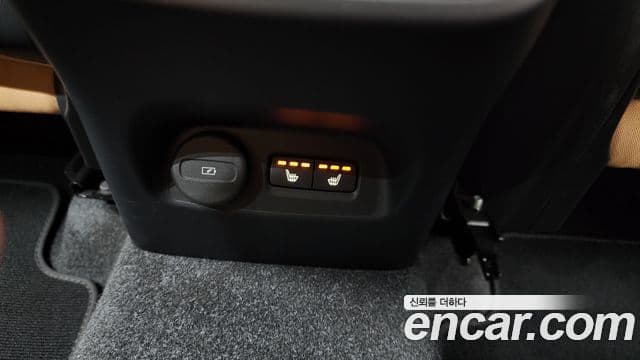 Volvo XC40 2022 — фото 12 из 20