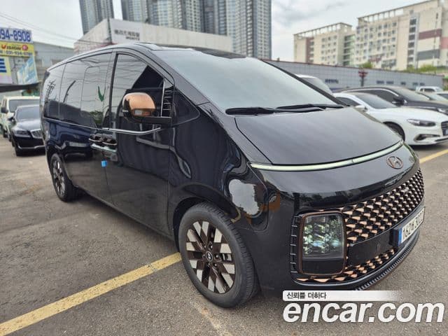 Hyundai Staria 2023 — ფოტო 20/20