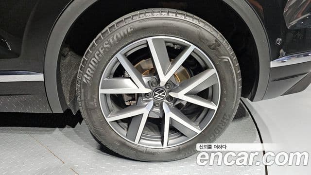 Volkswagen Touareg 2023 — Photo 23/33