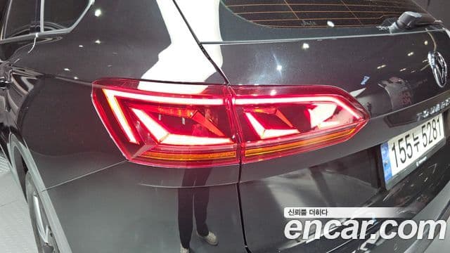 Volkswagen Touareg 2023 — Photo 8/33