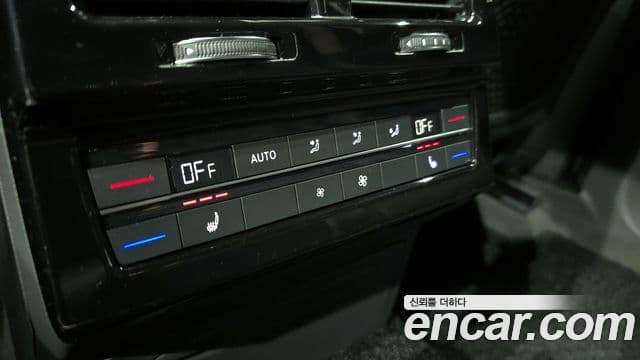 Volkswagen Touareg 2023 — Photo 5/33