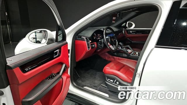 Porsche Cayenne 2020 — ფოტო 10/20