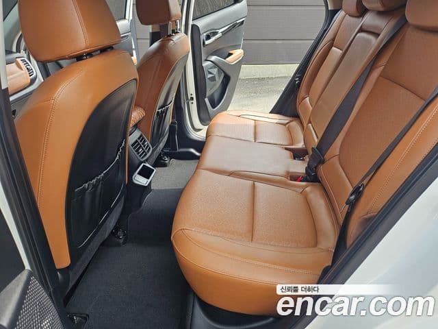Kia Seltos 2023 — ფოტო 8/20