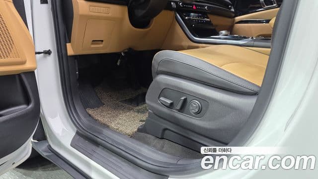 Kia Carnival 2023 — Фото 18/20