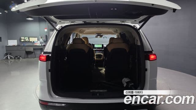 Kia Carnival 2023 — Фото 20/20