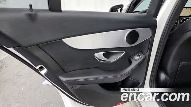 Mercedes-Benz C-Class 2018 — Şəkil 9/32
