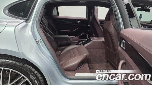 Porsche Panamera 2021 — Photo 2/33