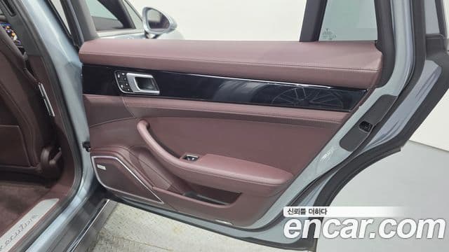 Porsche Panamera 2021 — Photo 20/33
