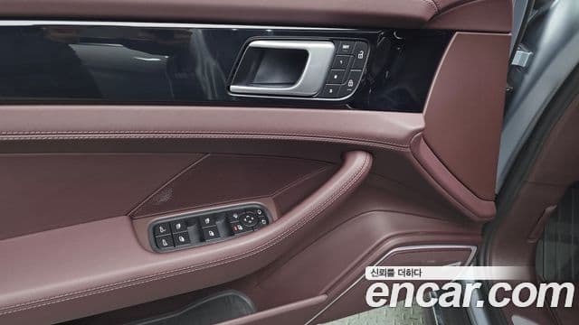 Porsche Panamera 2021 — Photo 31/33