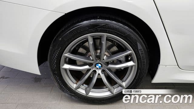 BMW 5 Series 2018 — ფოტო 4/20