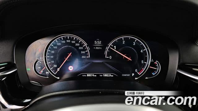 BMW 5 Series 2018 — ფოტო 7/20