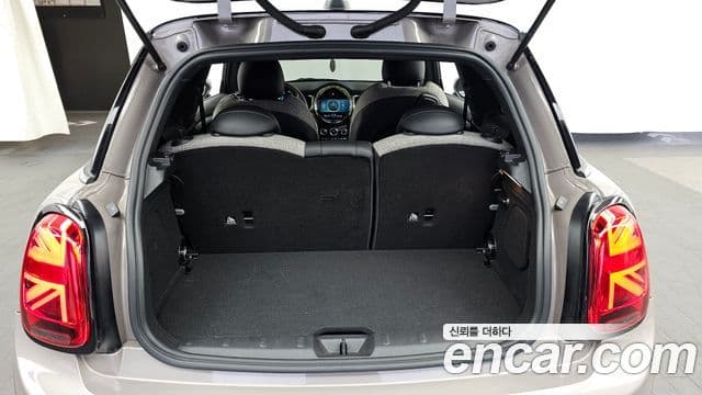 Mini Cooper Electric 2022 — ფოტო 15/32